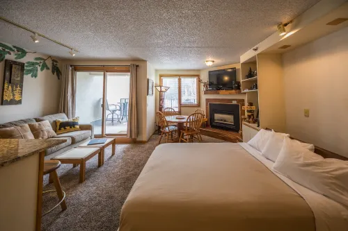 Ski-in/Ski-Out Access and Scenic Deck - Cozy Family Haven Hotels in Saint Mary's
