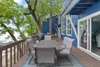 Wave-Free Swimming and Onsite Dock Access - Tranquil Cove Escape Hotel a Lake Ozark