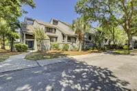 Expansive Private Deck and Golf Course Views - Stunning Townhome Retreat