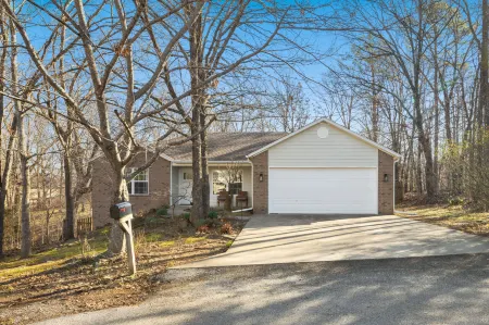 Charming Outdoor Oasis and Proximity to Trails - Delightful Escape