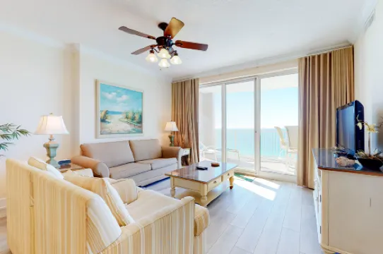 Oceanfront condo with epic gulf view, shared pool & hot tub, free WiFi, & W/D