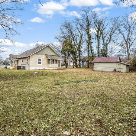 Cozy Cottage newly renovated near DWNTN & MTSU