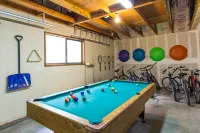 Private Hot Tub and Pool Table - Gorgeous Charming Retreat