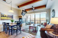 Dog-friendly Newpark townhome w/ private hot tub, washer/dryer, & central AC Hotel a Snyderville