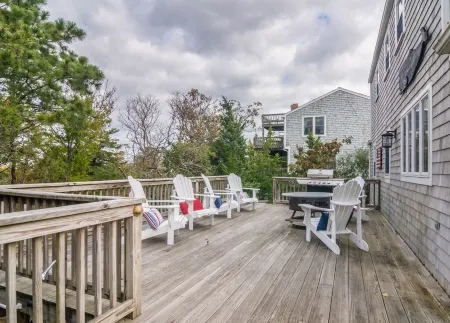 Charming Cape Style Cottage with Fire Pit and Deck - Cozy Escape