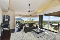 Panoramic Desert Views and Sparkling Pool - Stunning Architectural Retreat