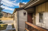 Scenic Views and Cozy Gas Fireplace - Charming Oasis Hotel a Snyderville