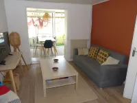 3-bedroom village house, garden, terrace. Ideal for families and friends! Hotels in Montreal