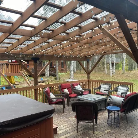 Moose Lodge Cabin , chalet & apartment , & 2 Hot tubs ! Sleeps 23