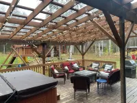 Moose Lodge Cabin , chalet & apartment , & 2 Hot tubs ! Sleeps 23