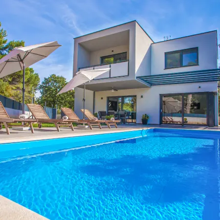 Villa Eva Tar
