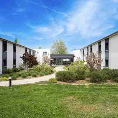 Sure Hotel by Best Western les Portes de Montauban Hotel Exterior