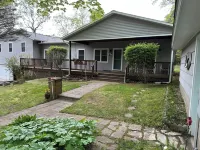 Relaxing Family Vacation Home Steps from Lake Michigan Beaches, Golf, and Fun. Hotels near Portage Lake