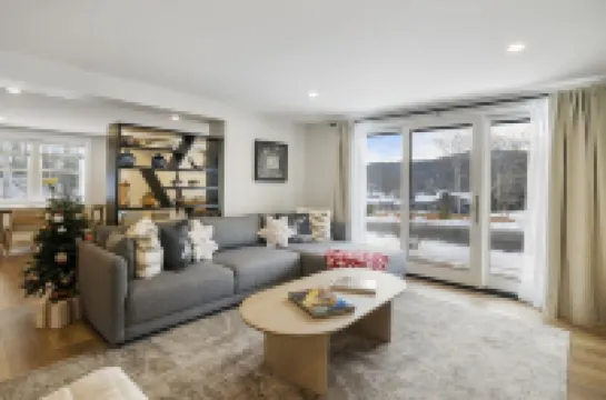 Inground Pool, Office Space and Scenic Pond - Modern Tranquil Retreat