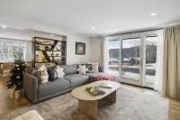 Inground Pool, Office Space and Scenic Pond - Modern Tranquil Retreat