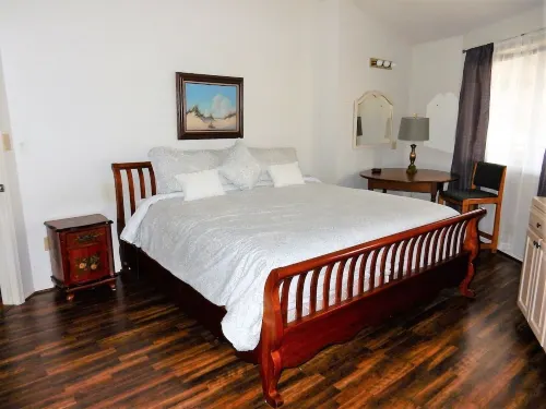 Spectacular Mountain Views and Serene Lakefront Escape - Charming Retreat