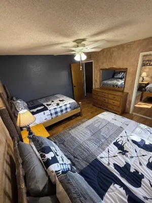 Route 66 Western Retreat- Grand Canyon Train Depot- Pet Friendly! Hotel dekat Bill Williams Monument Park