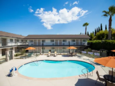 Orange Grove Inn Hotels in Tustin