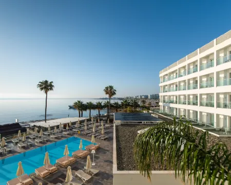 埃弗雷那海灘酒店 布達拉斯酒店