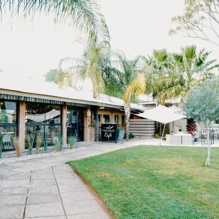 Lighthouse Guesthouse & Cafe
