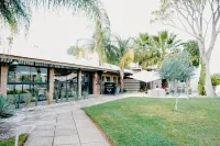 Lighthouse Guesthouse & Cafe