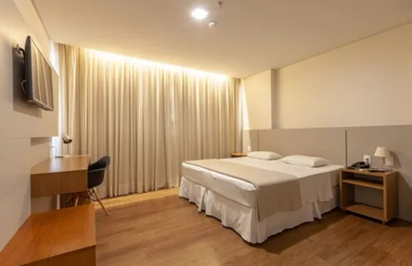 布呂斯克三行政酒店