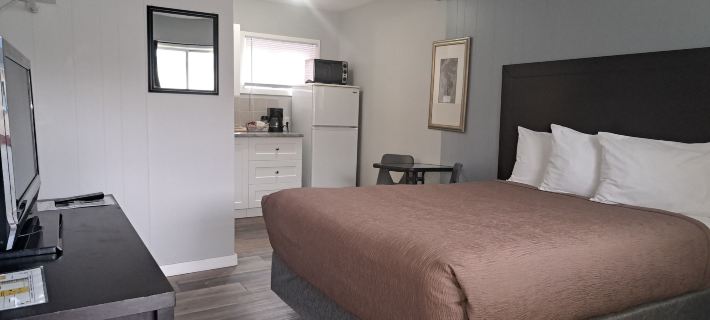 Richter Pass Beach Resort Hotels in Osoyoos