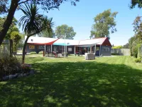 Glenavys Waitaki River Motor Camp Hotel a 