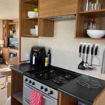 Heacham Beach Caravan - Sleeps 6 - Pets Ok Rooms