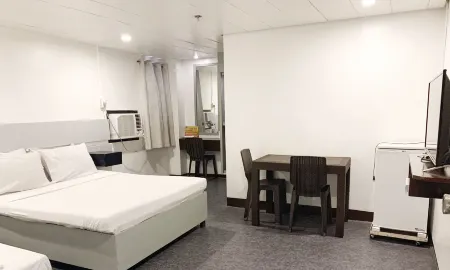 Acme Inn Subic Отели в г. Олонгапо