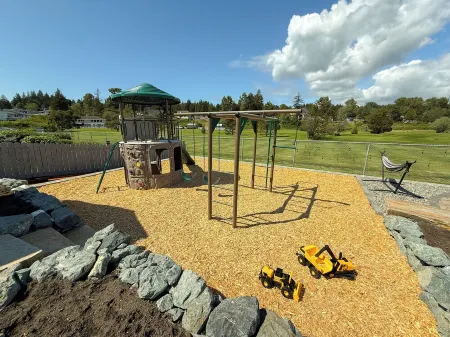 Beachfront Oasis | Hot Tub + Fire Pit + Playground Near Bellingham & Vancouver | Отели рядом с достопримечательностью «Silver Reef Casino»