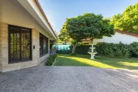 Mot Wine Country Mansion Hotel a 