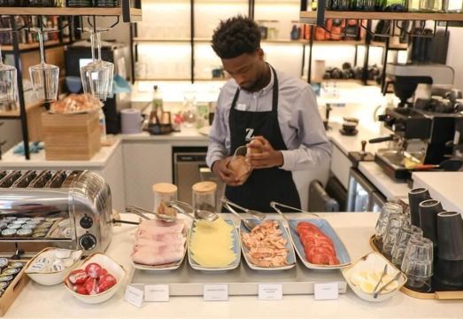 3. 더 Z 호텔 쇼..