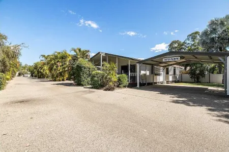 Emerald Green Village Отели в г. Эмеролд