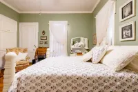 Regina's Country Livin' Hotels in Shelbyville