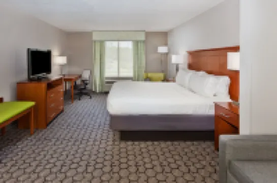 Holiday Inn Express & Suites Phenix City - FT. Benning by IHG Hotels in Phenix City