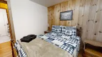 Tranquil Valley Retreat 1 Bedroom Cabin by RedAwning Các khách sạn ở Sevierville