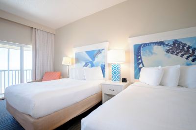 Standard Room, Multiple Beds, Balcony, Lake View Cedar Point Hotel Breakers Photo