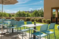 Sowell Hotels les Chevaliers Отели в г. Каркасон