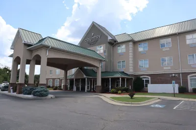 Country Inn & Suites by Radisson, Emporia, VA فنادق في Emporia