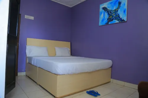 House - Sleeps 12 - Garden - Parking - Pets Ok - Kitchens