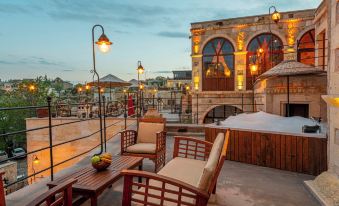 Capp Royal Cave Hotel