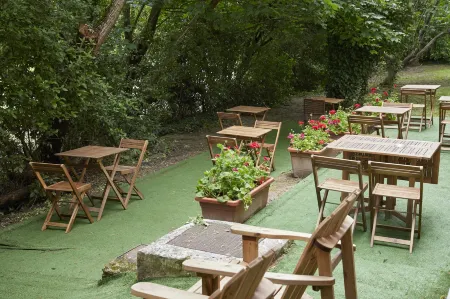 Hotel Iriguibel Huarte Pamplona Отели в г. Larrasoana