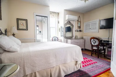 McGee's Inn Hotels near Dragon Tavern Restaurant