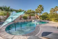 Lux Desert Oasis w Saltwater Pool Near Coachella - Private Pools