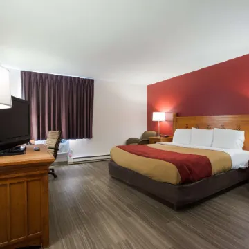 Econo Lodge Inn & Suites