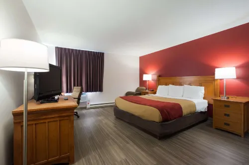 Econo Lodge Inn & Suites Hotels in Escanaba
