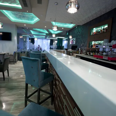 Exclusive Hotel & More