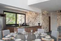 Twelve O’Clock Luxury Villas