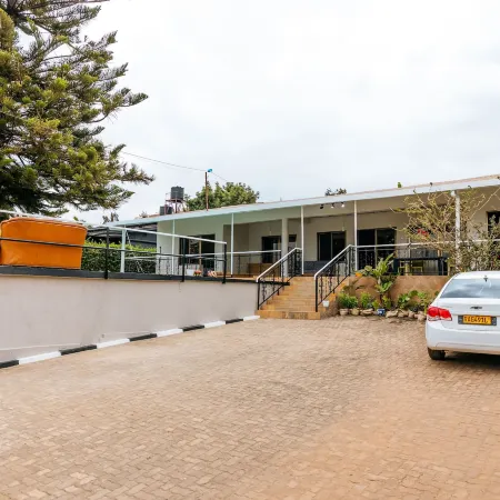 3-Bed Home Sleeps 6 with Free Parking